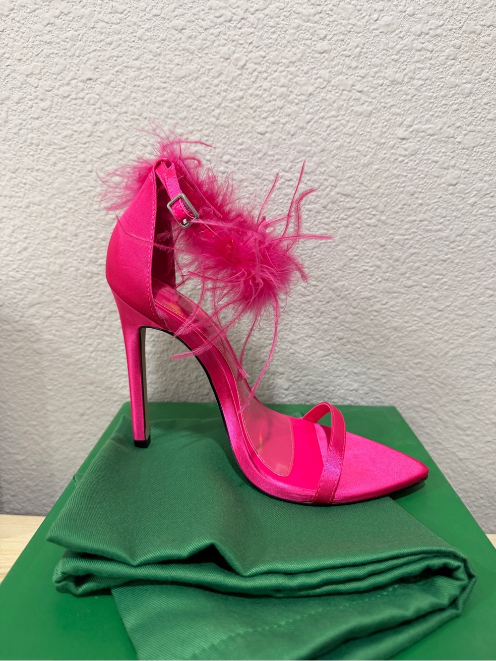 JLO Jennifer Lopez x REVOLVE Heels in Fuchsia - Size 7.5 NEW IN BOX - Picture 3 of 3
